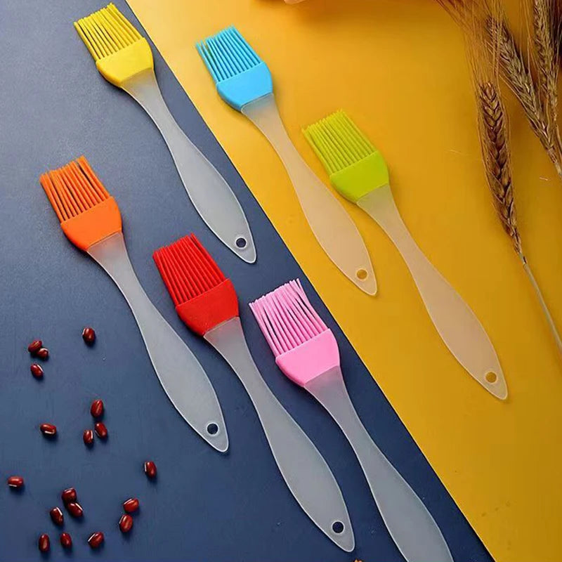 Oil and pastry brushes for the kitchen 